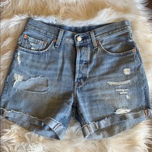 501 Levi Strauss & Co. cutoff jean shorts W 27